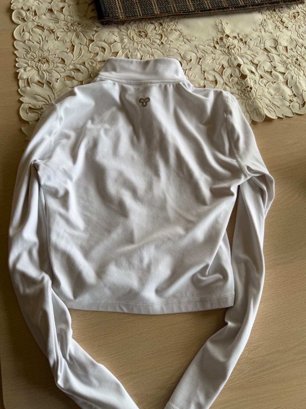 Aritzia TNA butter zip up - Picture 2 of 3